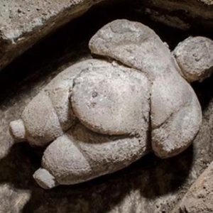 تركيا: اكتشاف تمثال امرأة عمره ثمانية آلاف عام