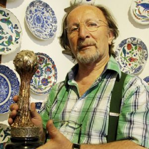 فن الخزف.. إرث عثماني يحيبه فنان تركي