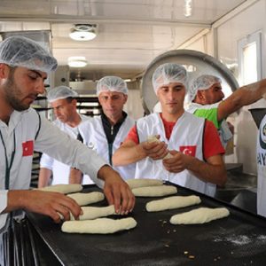 مخبز تركي يرسل يومياً 10 آلاف رغيف خبز إلى جرابلس