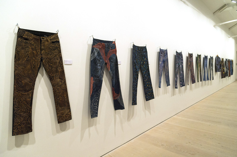 لصالح اللاجئين.. بناطيل نجوم عالميين للبيع في لندن 2 0x0-1477318598538