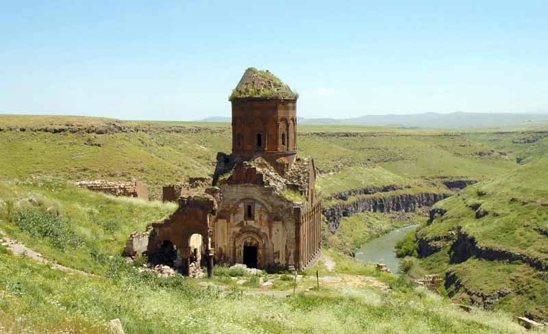 أطلال "آني".. صرح أثري احتضن 23 حضارة عريقة 2 0x0-23-1477295147378