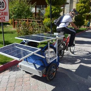 مهندس تركي يصمم دراجة عائلية تعمل بالطاقة الشمسية 5