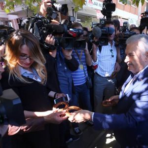 بن على يلدريم يوزع "السميت" على المواطين 5