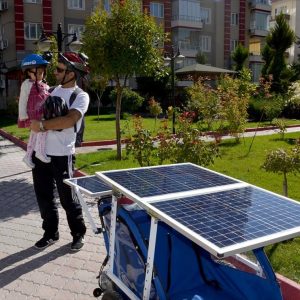 مهندس تركي يصمم دراجة عائلية تعمل بالطاقة الشمسية 11