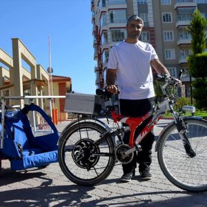 مهندس تركي يصمم دراجة عائلية تعمل بالطاقة الشمسية 15