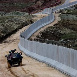 تركيا تقصف 79 موقعاً لدعش الإرهابي في سوريا ضمن درع الفرات