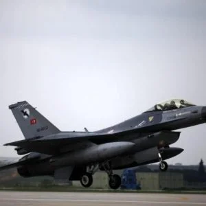 تركيا تدمر 18 هدفًا لـ”داعش” وتقتل 5 من عناصر التنظيم