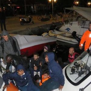 تركيا تحبط محاولة تسلل 72 مهاجراً غير شرعي إلى جزيرة يونانية