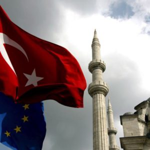 تركيا تهدد بإلغاء اتفاقية اللاجئين مع الاتحاد الأوروبي
