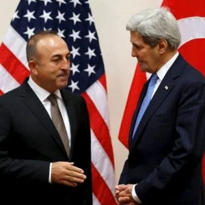 “جاويش أوغلو” يبحث مع “كيري” مطالبة واشنطن لعائلات موظفي قنصليتها مغادرة تركيا