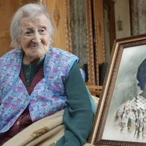 عميدة البشرية تحتفل بعيد ميلادها الـ117