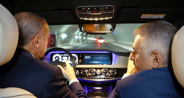 أردوغان يقوم باول تجربة للعبور من نفق أوراسيا 1 645x344-1475934232978