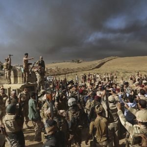 فيديوهات وصور توثق تعذيب مدنيي الموصل على يد جنود عراقيين وميليشيات 14 فيديوهات وصور توثق تعذيب مدنيي الموصل على يد جنود عراقيين وميليشيات 13