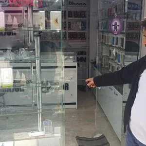 سرقة 300 ألف ليرة من محل هواتف باسطنبول