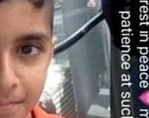 جنازة صبي مسلم يشارك فيها الآلاف.. وجدته أمه مشنوقاً