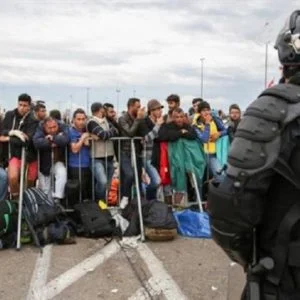 اليونان تعيد 10 لاجئين سوريين إلى تركيا