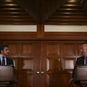 وزيرا خارجية تركيا والإمارات يحذران من التهميش والطائفية في العراق