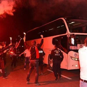 “بشيكطاش” يعتلي صدارة الدوري التركي مؤقتاً