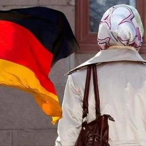 دعوة قضائية ضد طبيب ألماني بتهمة “التمييز” ضد محجبة تركية