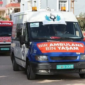 24 سيارة إسعاف تستعد لدخول سوريا كمساعدات من جمعيات تركية