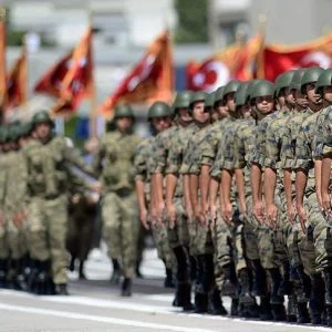 وزارة الدفاع التركية تفصل 195 من عناصرها