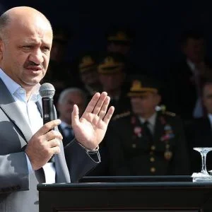 وزير الدفاع التركي: سنسحق كل تهديد موجه ضدنا حيث يتواجد