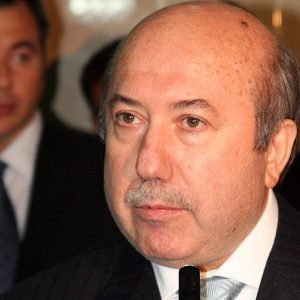 وفاة وزير المالية التركي الأسبق “كمال أون أكيتان” عن 70 عاما
