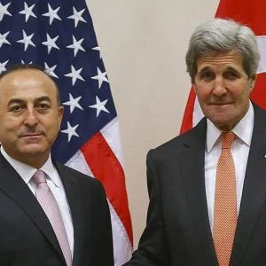 جاويش أوغلو وكيري يبحثان تطورات سوريا والعراق