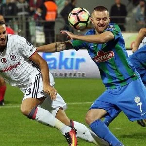 “بشيكطاش” يعتلي قمة الدوري التركي مؤقتا