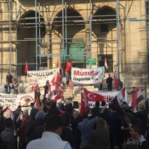 وقفة لعراقيين بإسطنبول تضامنا مع جهود تركيا في مواجهة الإرهاب ببلادهم