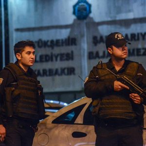 الامن التركي يوقف صحفيين سويديين في ديار بكر