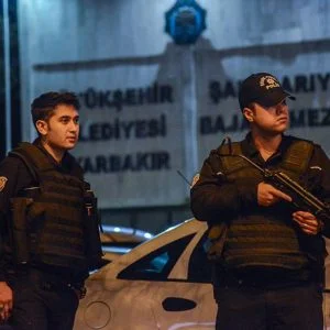 الامن التركي يوقف صحفيين سويديين في ديار بكر