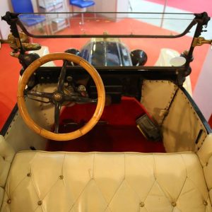 سيارة عمرها 100 عام تخطف الأنظار في معرض للسيارات بتركيا 2 سيارة عمرها 100 عام تخطف الأنظار في معرض للسيارات بتركيا 1