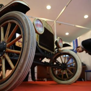 سيارة عمرها 100 عام تخطف الأنظار في معرض للسيارات بتركيا 4 سيارة عمرها 100 عام تخطف الأنظار في معرض للسيارات بتركيا 3