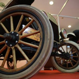 سيارة عمرها 100 عام تخطف الأنظار في معرض للسيارات بتركيا 6 سيارة عمرها 100 عام تخطف الأنظار في معرض للسيارات بتركيا 5