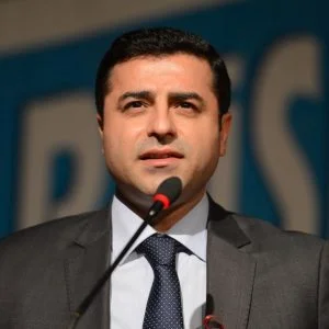 القضاء التركي يأمر بسجن الرئيسين المشاركين لحزب الشعوب الديمقراطي