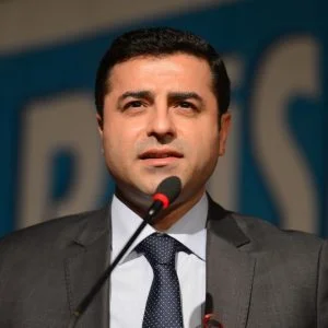 الامن التركي يوقف “دميرطاش” الرئيس المشارك لـ “الشعوب الديمقراطي”