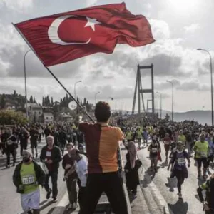 ماراثون إسطنبول ينطلق الأحد عبر جسر شهداء ١٥ تموز