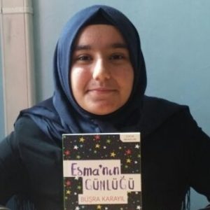 أصغر مؤلفة تركية تنشر أول كتاب لها