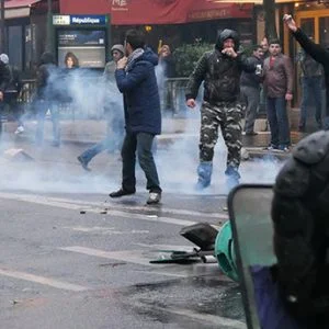 أنصار بي كا كا يعتدون على مظاهرة ضد الإرهاب نظمها أتراك في باريس