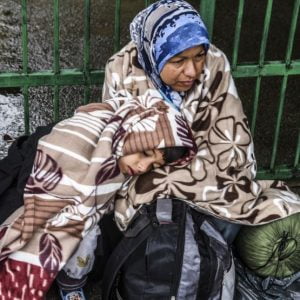 “جئنا لمواجهة الشتاء”.. حملة تركية من أجل شتاء دافىء للاجئين السوريين