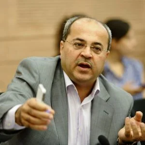 الطيبي يدعو تركيا للضغط على إسرائيل لوقف قرار حظر الأذان