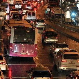 بلدية إسطنبول تمكّن النساء من إيقاف وسائل المواصلات خارج المحطات