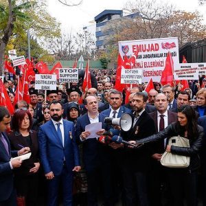 أسر الشهداء الأتراك يحتجون على دعم المانيا للمنظمات الارهابية