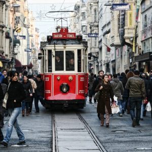 اغلاق شارع الاستقلال في تقسيم باسطنبول
