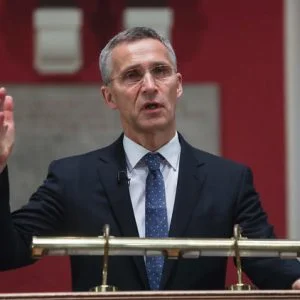 الناتو: من حق انقرة ان تلاحق الانقلابيين ولسنا من يقرر مصيرهم