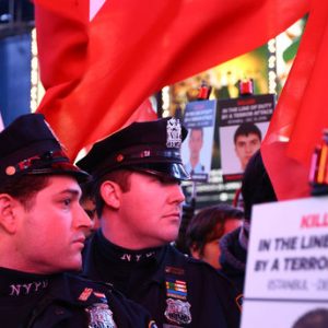 عناصر من شرطة نيويورك يتضامنون مع زملائهم الأتراك