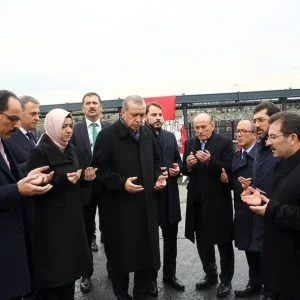 اردوغان يتفقد مكان انفجار اسطنبول