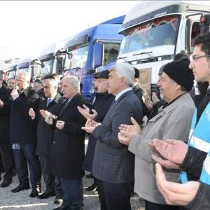 تركيا ترسل 35 شاحنة مساعدات إلى سوريا