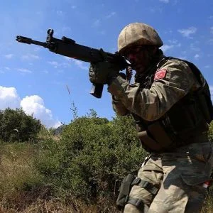 تركيا ترسل 300 عنصر من القوات الخاصة إلى الحدود مع سوريا